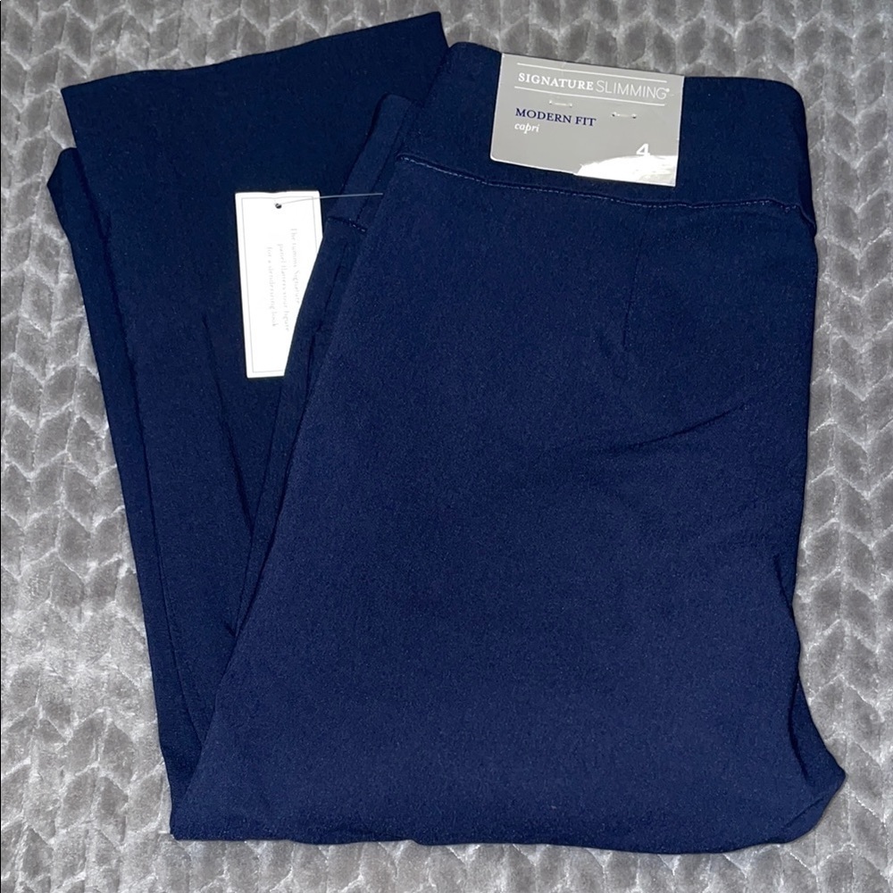 NWT Christoper & Banks‎ Signature Slimming Capri’s.  Modern Fit.  Blue. Size 4.